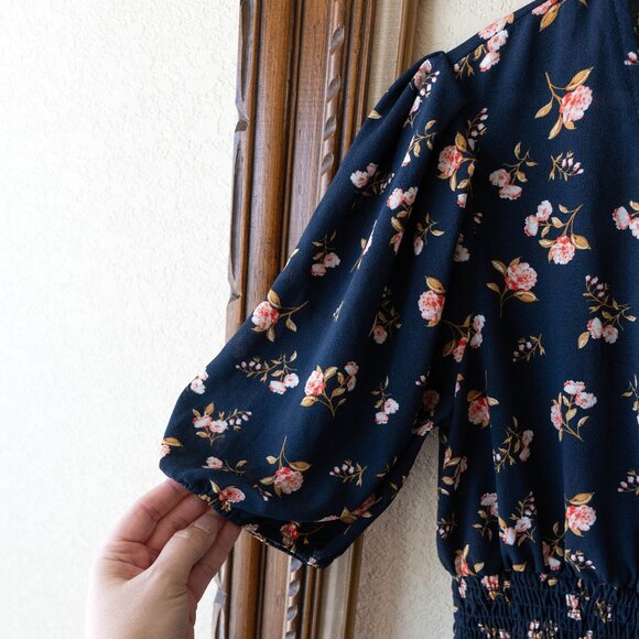 1.STATE Womens Blouse Sz Medium Navy Blue Floral Smocked Faux Wrap Puff Sleeves - Picture 5 of 8